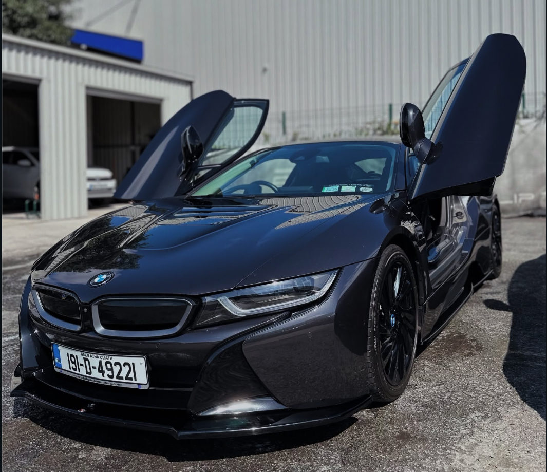 BMW i8 with doors up after machine polishing
